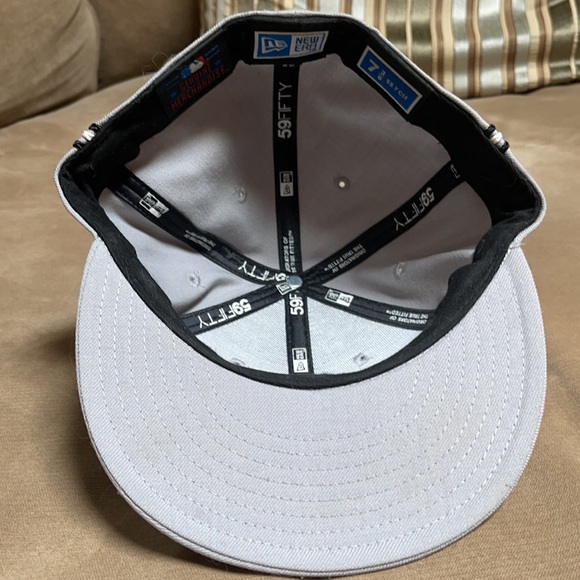 New Era Boston Grey Fitted Cap size 7 3/8 - Picture 3 of 3